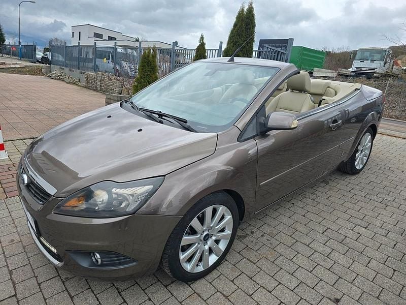 Gebraucht Ford Focus Cabriolet Titanium 145 PS (106 kW) 2008 Braun Cabrio