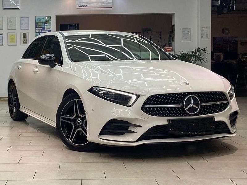 Weiß Gebraucht 2018 Mercedes A200 AMG line Limousine | 22.900 € (Fairer Preis) - Bild 1/4