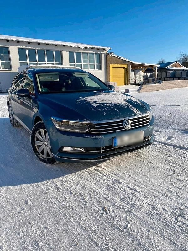 Blau Gebraucht 2018 VW Passat Kombi | 16.000 € (Superpreis) - Bild 1/4