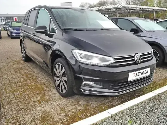 Gebraucht VW Touran Highline 150 PS (110 kW) 2022 Deep black perleffekt Van / Kleinbus