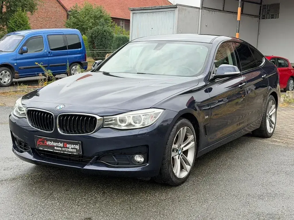Gebraucht BMW 318 Sport Line 150 PS (110 kW) 2015 Blau Limousine