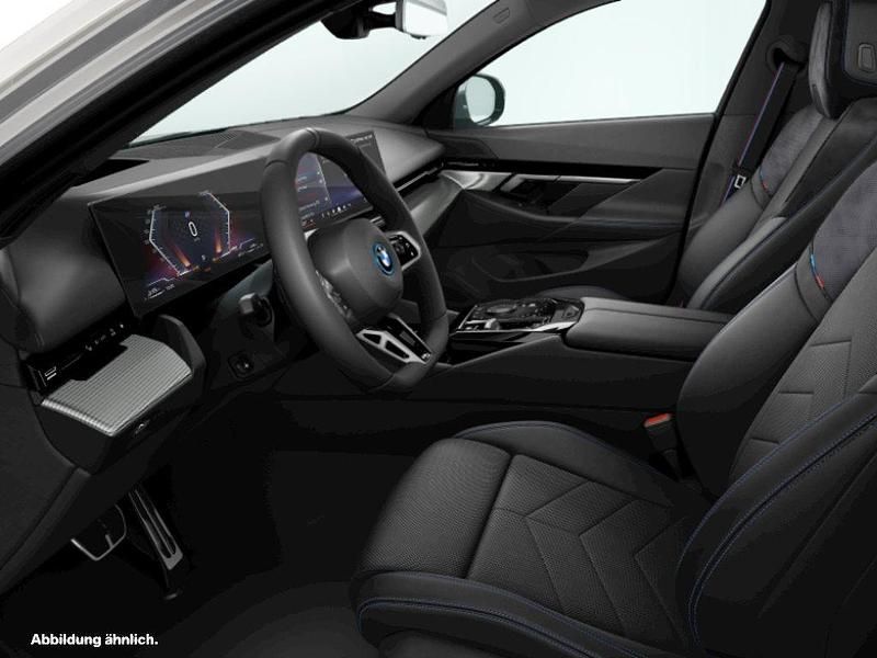 Gebraucht BMW 550e M Sport 489 PS (359 kW) 2025 Grau Limousine