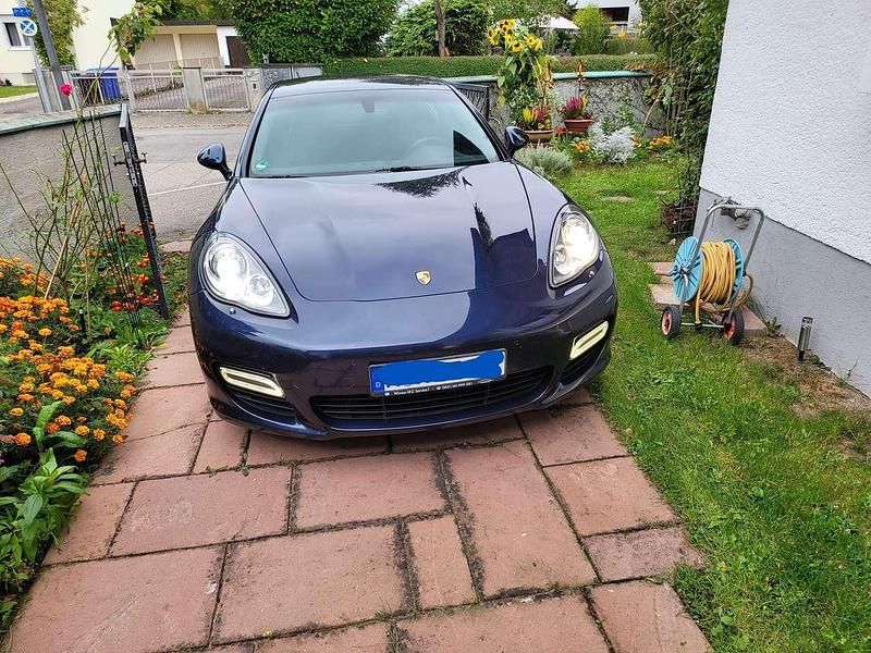 Blau Gebraucht 2010 Porsche Panamera Turbo Limousine | 38.500 € (Teuer) - Bild 1/4