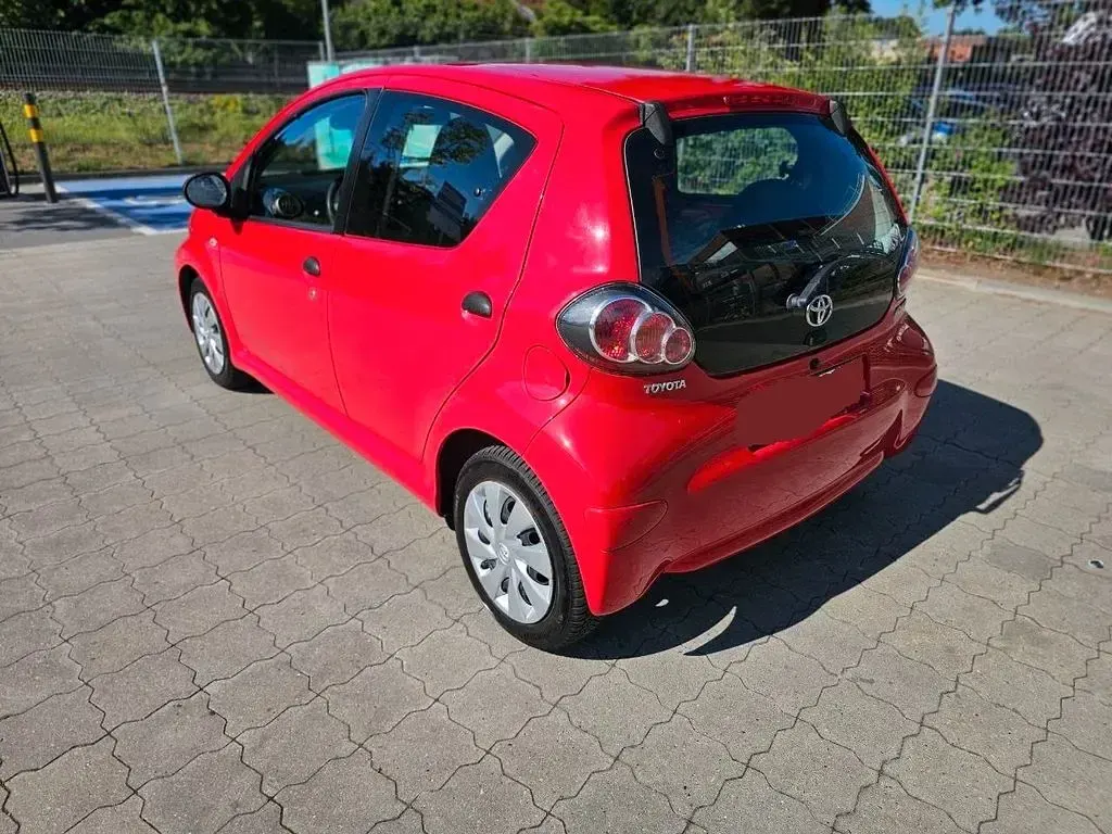 Gebraucht Toyota Aygo 68 PS (50 kW) 2014 Rot Kleinwagen