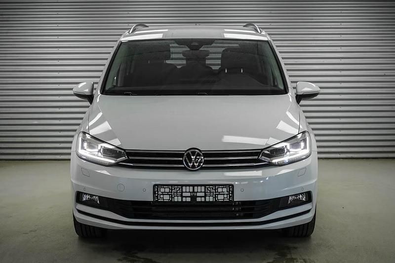 Neu VW Touran 150 PS (110 kW) 2026 Pure white uni (0q) Van / Kleinbus