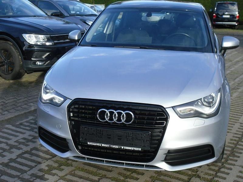 Gebraucht Audi A1 Sportback Attraction 86 PS (63 kW) 2014 Silber Kleinwagen