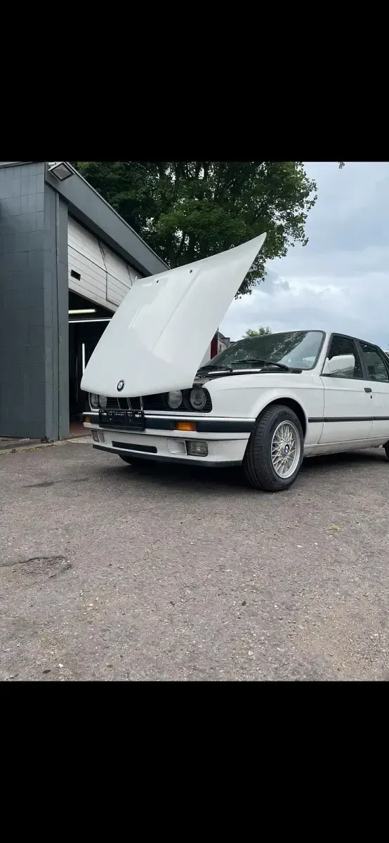 Gebraucht BMW 316 73 PS (53 kW) 1989 Weiß Limousine