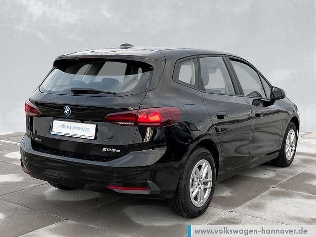 Gebraucht BMW 225 Active Tourer 136 PS (100 kW) 2023 Schwarz metallic Van / Kleinbus