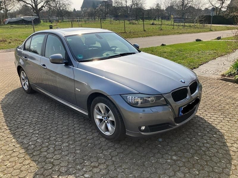 Gebraucht BMW 320 Exclusive 184 PS (135 kW) 2010 Grau Limousine