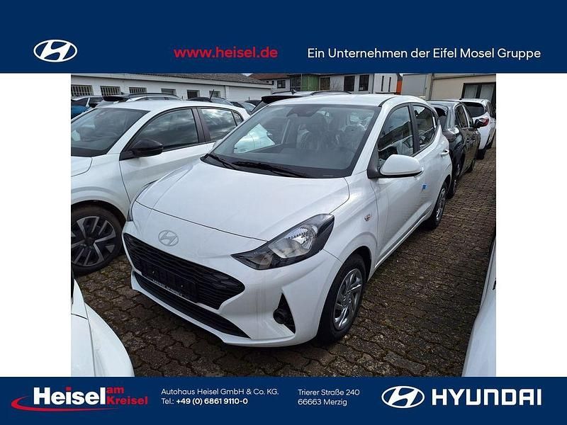 Weiß Gebraucht 2024 Hyundai i10 Select Kleinwagen | 15.460 € (Fairer Preis) - Bild 1/2