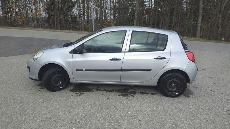 Silber Gebraucht 2007 Renault Clio II Campus Limousine | 1.100 € (Guter Preis) - Bild 1/4