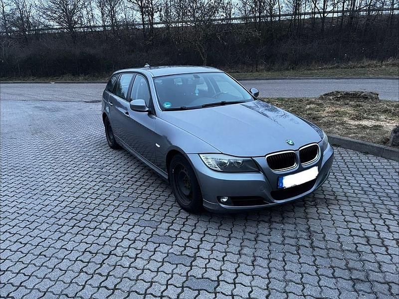 Gebraucht BMW 320 177 PS (130 kW) 2009 Grau Kombi
