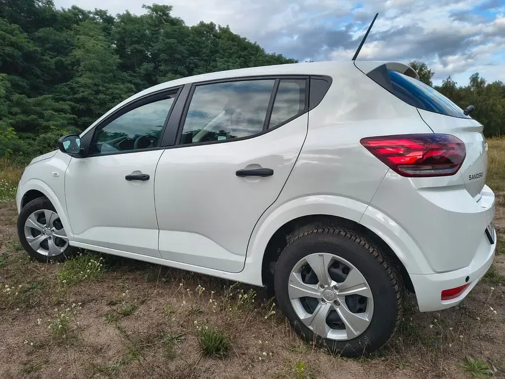 Gebraucht Dacia Sandero Essentiel 101 PS (74 kW) 2025 Weiß Limousine