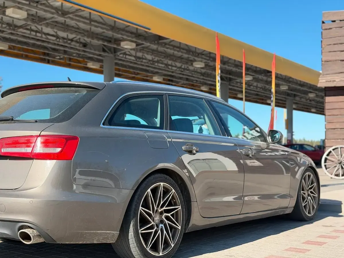 Gebraucht Audi A6 204 PS (150 kW) 2012 Andere farben Kombi