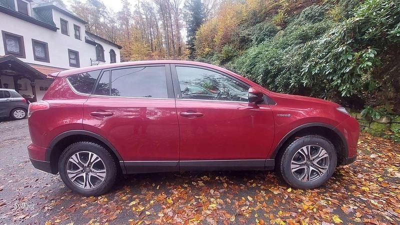 Rot Gebraucht 2018 Toyota RAV4 Hybrid Comfort SUV | 25.000 € (Fairer Preis) - Bild 1/1