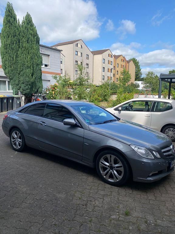 Gebraucht Mercedes E350 Avantgarde 231 PS (169 kW) 2010 Grau Coupé