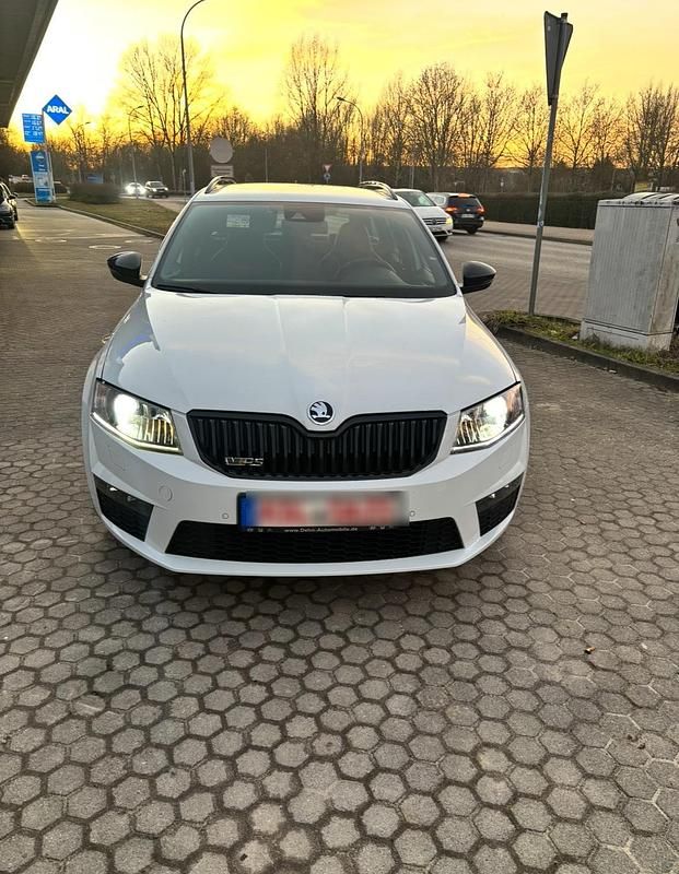 Weiß Gebraucht 2016 Skoda Octavia RS Kombi | 11.899 € (Superpreis) - Bild 1/4