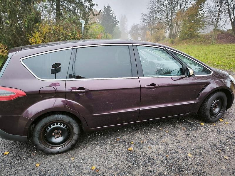 Rot Gebraucht 2010 Ford S-MAX Titanium Van / Kleinbus | 3.990 € (Guter Preis) - Bild 1/4