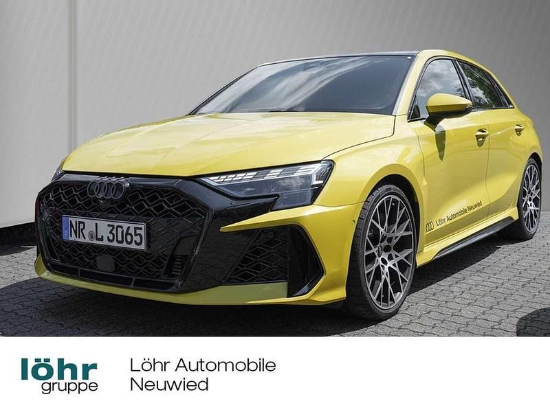 Pythongelb metallic Gebraucht 2024 Audi RS3 Sportback Ambiente Kleinwagen | 64.250 € (Guter Preis) - Bild 1/4