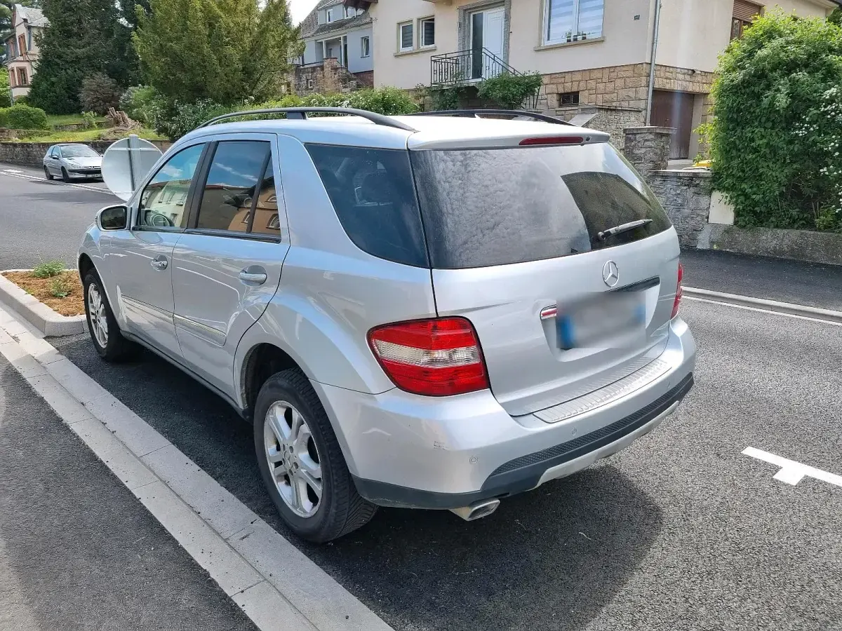 Gebraucht Mercedes ML320 224 PS (164 kW) 2007 Grau SUV