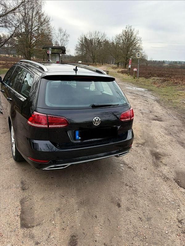 Gebraucht VW Golf VII Highline 150 PS (110 kW) 2019 Schwarz Kombi