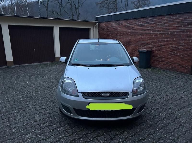 Silber Gebraucht 2008 Ford Fiesta Kleinwagen | 900 € (Guter Preis) - Bild 1/4