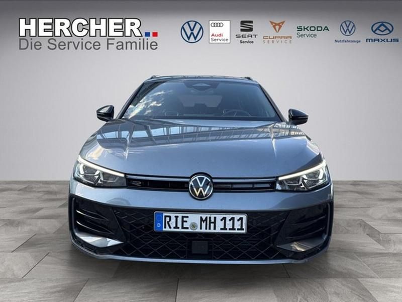 Gebraucht VW Passat R-line 150 PS (110 kW) 2025 Grau Kombi