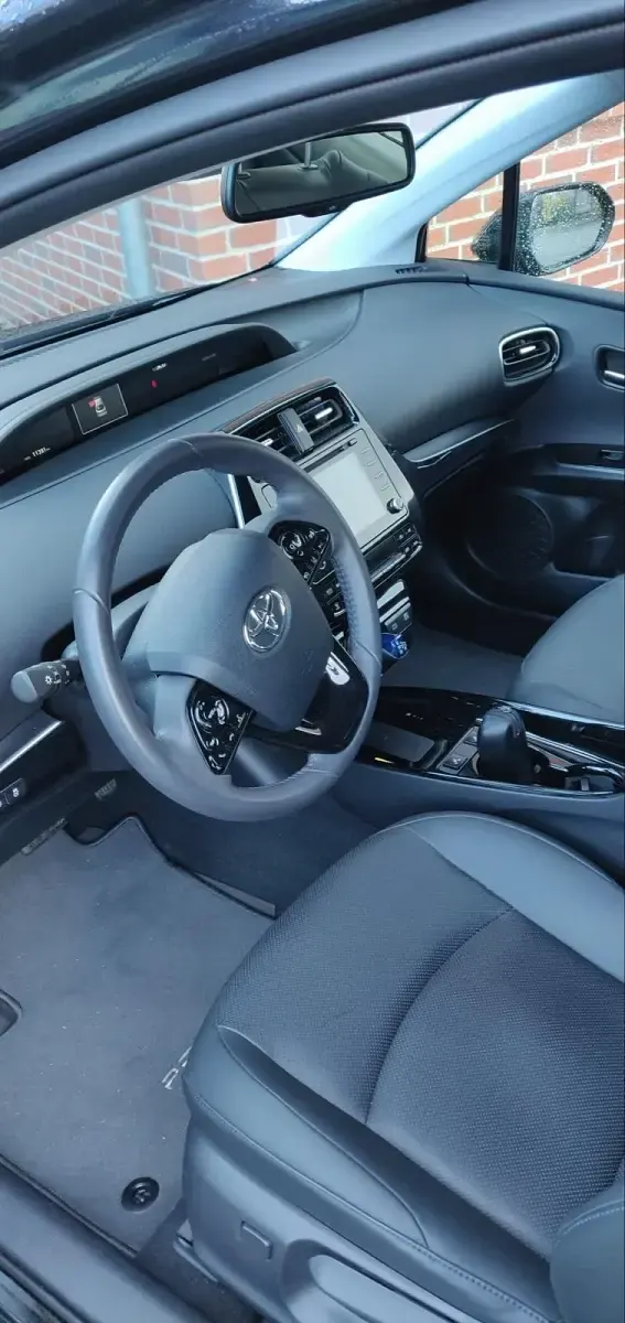 Gebraucht Toyota Prius Executive 122 PS (89 kW) 2021 Schwarz Kleinwagen