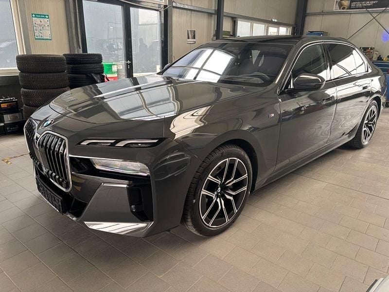 Schwarz Gebraucht 2024 BMW 740 M Sport Limousine | 94.900 € (Superpreis) - Bild 1/1