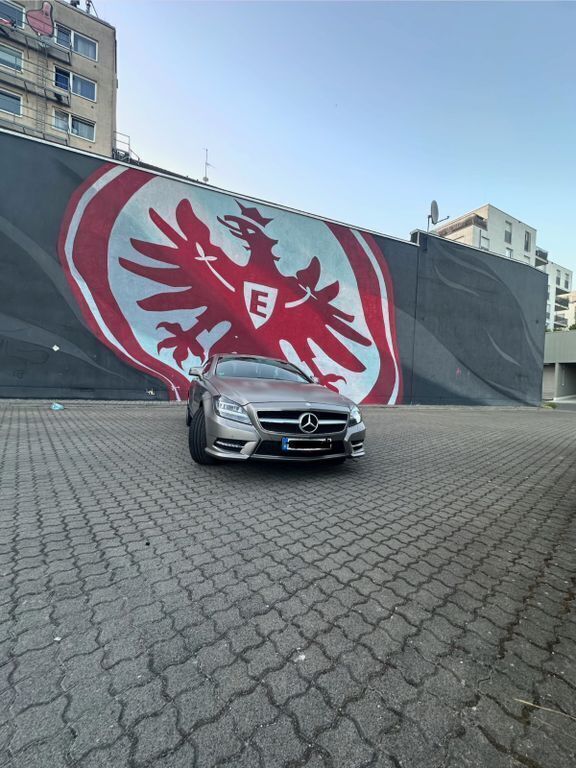 Grau Gebraucht 2011 Mercedes CLS500 Edition 1 Limousine | 26.900 € (Fairer Preis) - Bild 1/4