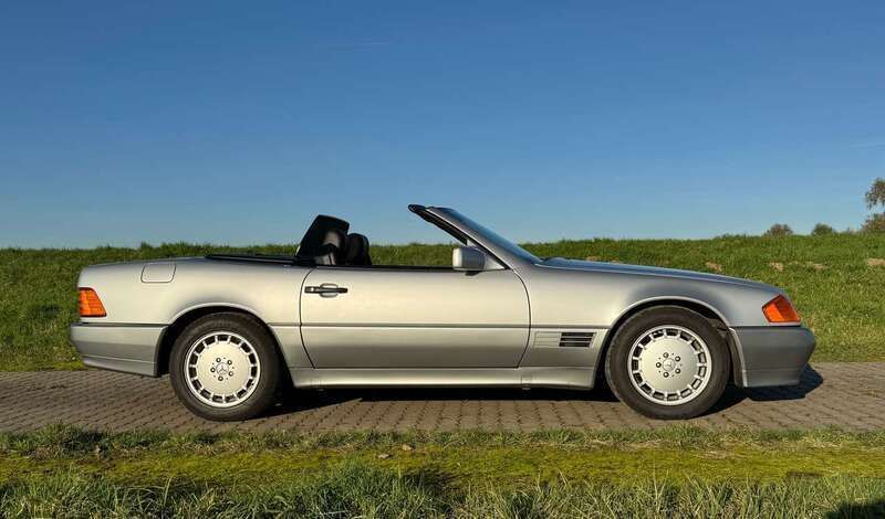 Silber Gebraucht 1993 Mercedes SL300 Cabrio | 24.200 € - Bild 1/4