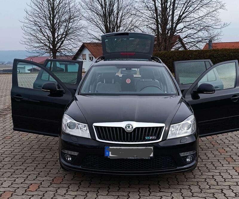 Schwarz Gebraucht 2012 Skoda Octavia RS Kombi | 5.800 € (Fairer Preis) - Bild 1/4