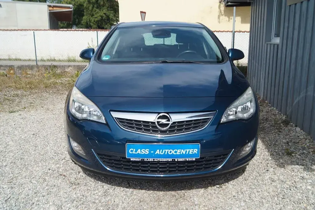 Gebraucht Opel Astra Design Edition 140 PS (102 kW) 2012 Blau Limousine
