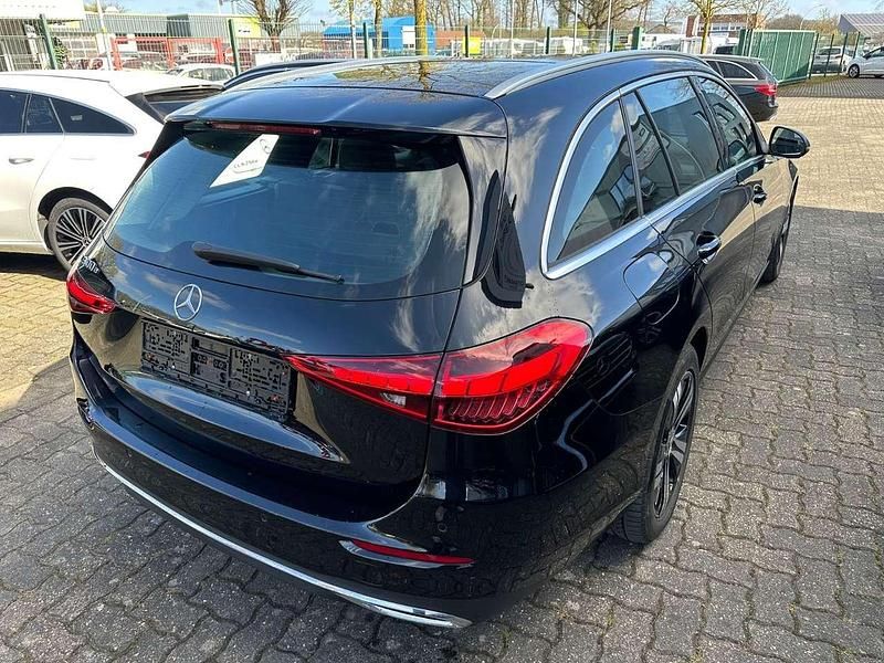 Gebraucht Mercedes C300e Avantgarde 313 PS (230 kW) 2023 Other Kombi