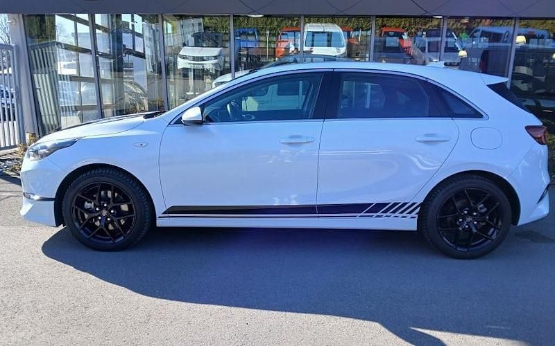 Gebraucht Kia Ceed Vision 140 PS (102 kW) 2022 Weiß Kleinwagen
