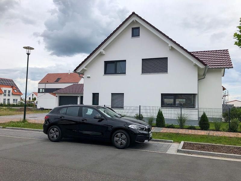 Schwarz Gebraucht 2020 BMW 118 Kleinwagen | 15.900 € (Fairer Preis) - Bild 1/3