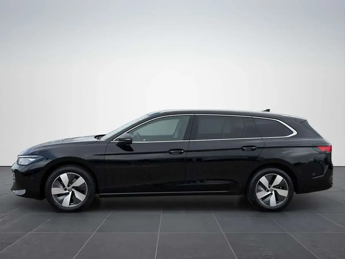 Gebraucht VW Passat 150 PS (110 kW) 2025 Grenadillschwarz metallic Kombi