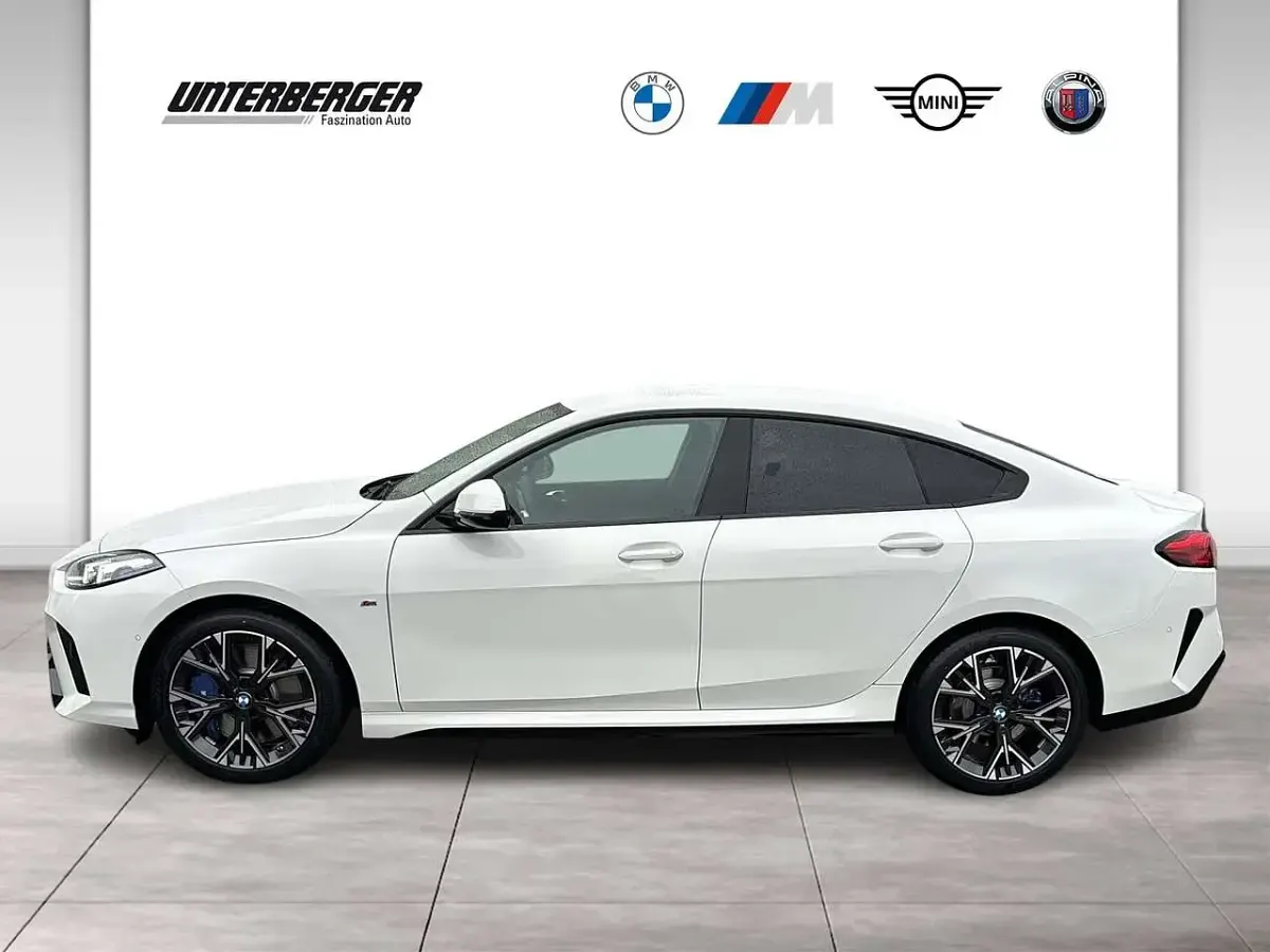 Gebraucht BMW 220 M Sport 156 PS (114 kW) 2024 Alpinweiß uni Coupé