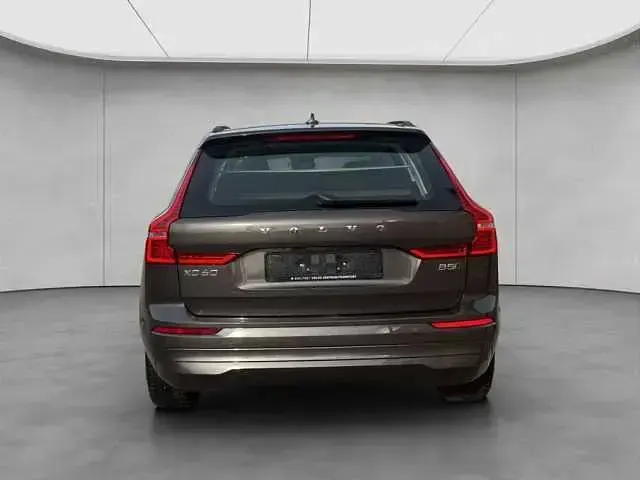 Gebraucht Volvo XC60 Core 250 PS (183 kW) 2024 Platinum grey metallic SUV