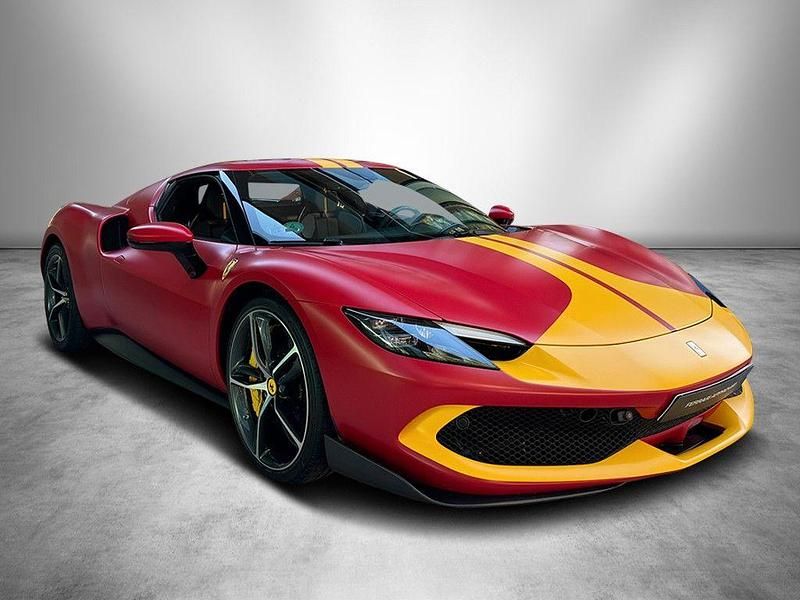 Gebraucht Ferrari 296 829 PS (609 kW) 2023 Rosso ferrari f175 opaco Coupé
