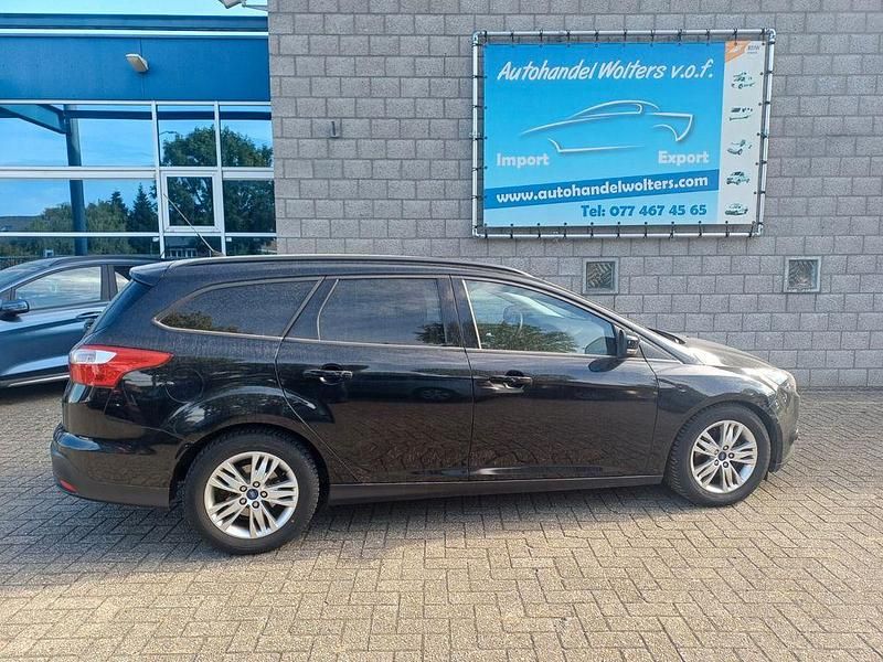 Schwarz Gebraucht 2012 Ford Focus Trend Limousine | 1.990 € (Superpreis) - Bild 1/4