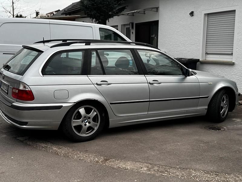 Gebraucht BMW 318 143 PS (105 kW) 2004 Silber Kombi