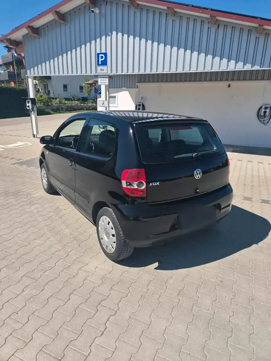 Second-hand VW Fox 54 CP (39 kW) 2006 Negru Hatchback