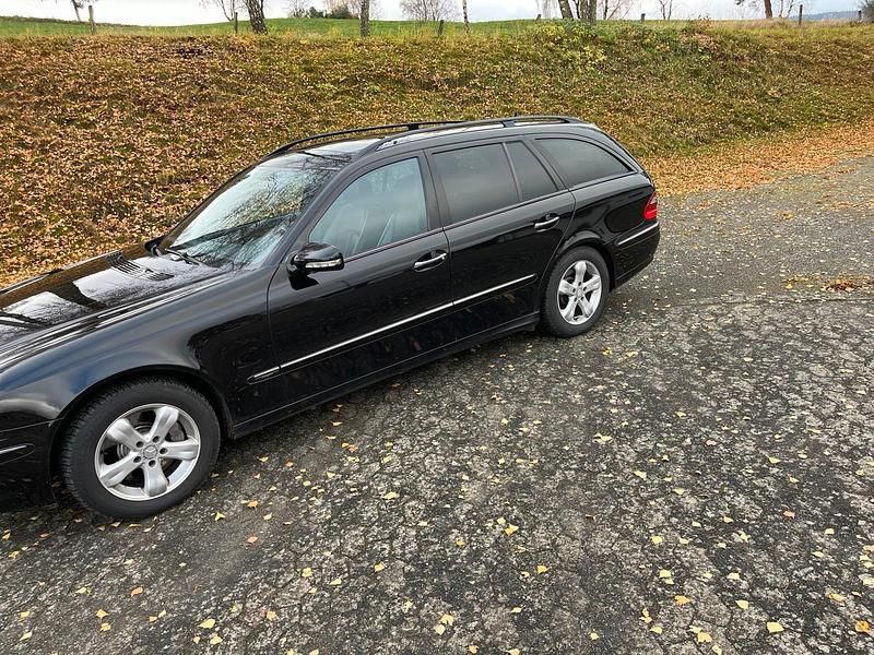 Gebraucht Mercedes E320 Avantgarde 224 PS (164 kW) 2007 Schwarz Kombi
