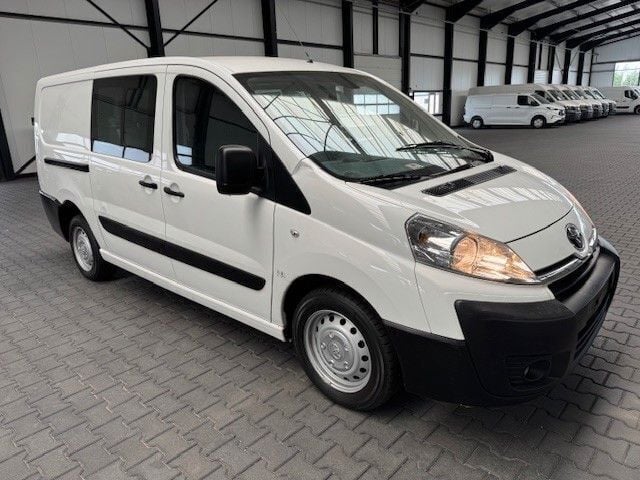 Weiß Gebraucht 2015 Toyota Proace Comfort Van | 8.924 € - Bild 1/4