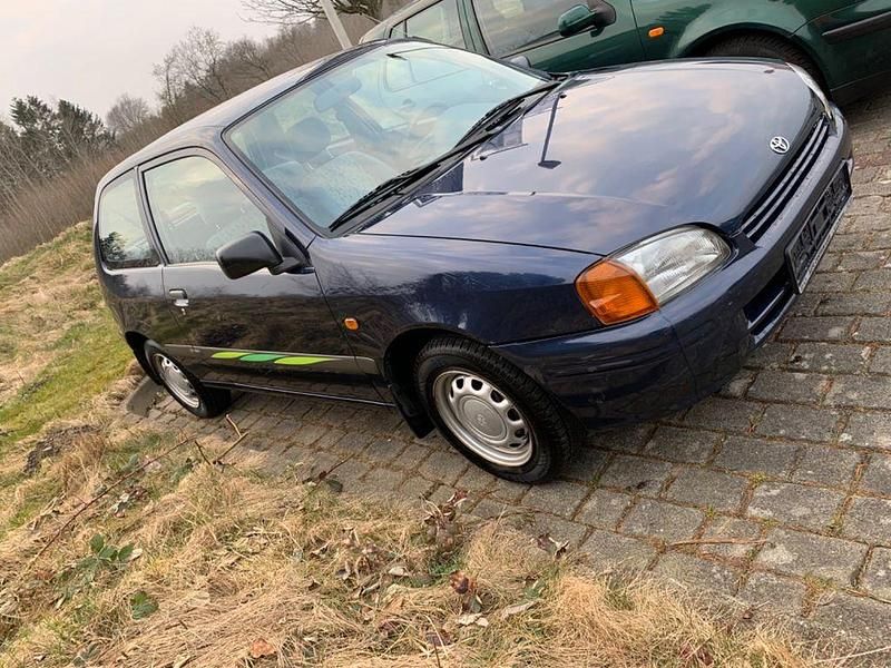 Gebraucht Toyota Starlet 75 PS (55 kW) 1996 Blau Kleinwagen