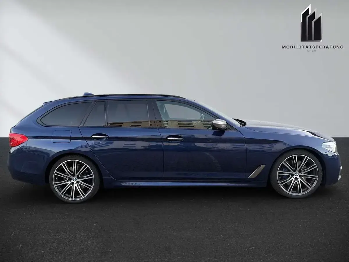 Gebraucht BMW 550 400 PS (294 kW) 2018 Mediterranblau metallic Kombi