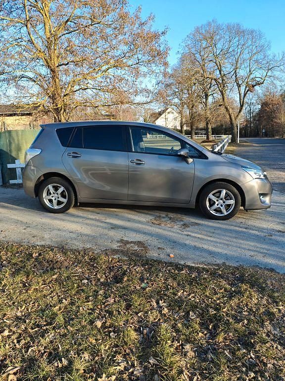 Gebraucht Toyota Verso Multidrive S 147 PS (108 kW) 2014 Grau Van / Kleinbus