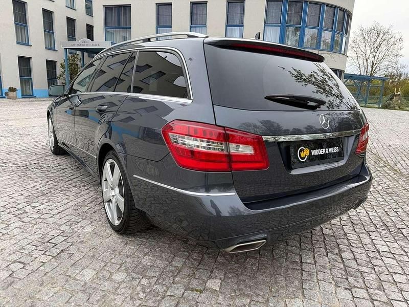 Gebraucht Mercedes E250 204 PS (150 kW) 2011 Tenoritgrau Kombi