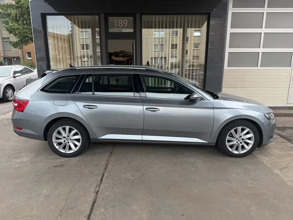 Gebraucht Skoda Superb Style 200 PS (147 kW) 2021 Grau Kombi